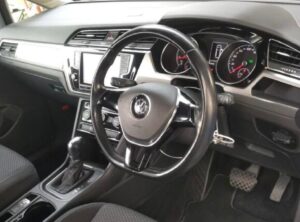 Volkswagen Golf Touran TSI Comfortline – Spacious Family MPV (2016)