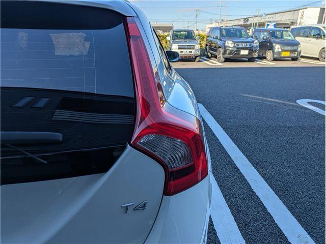 2015 Volvo V60 T4 Luxury Edition – Pearl White | 1.6L Turbo | Automatic