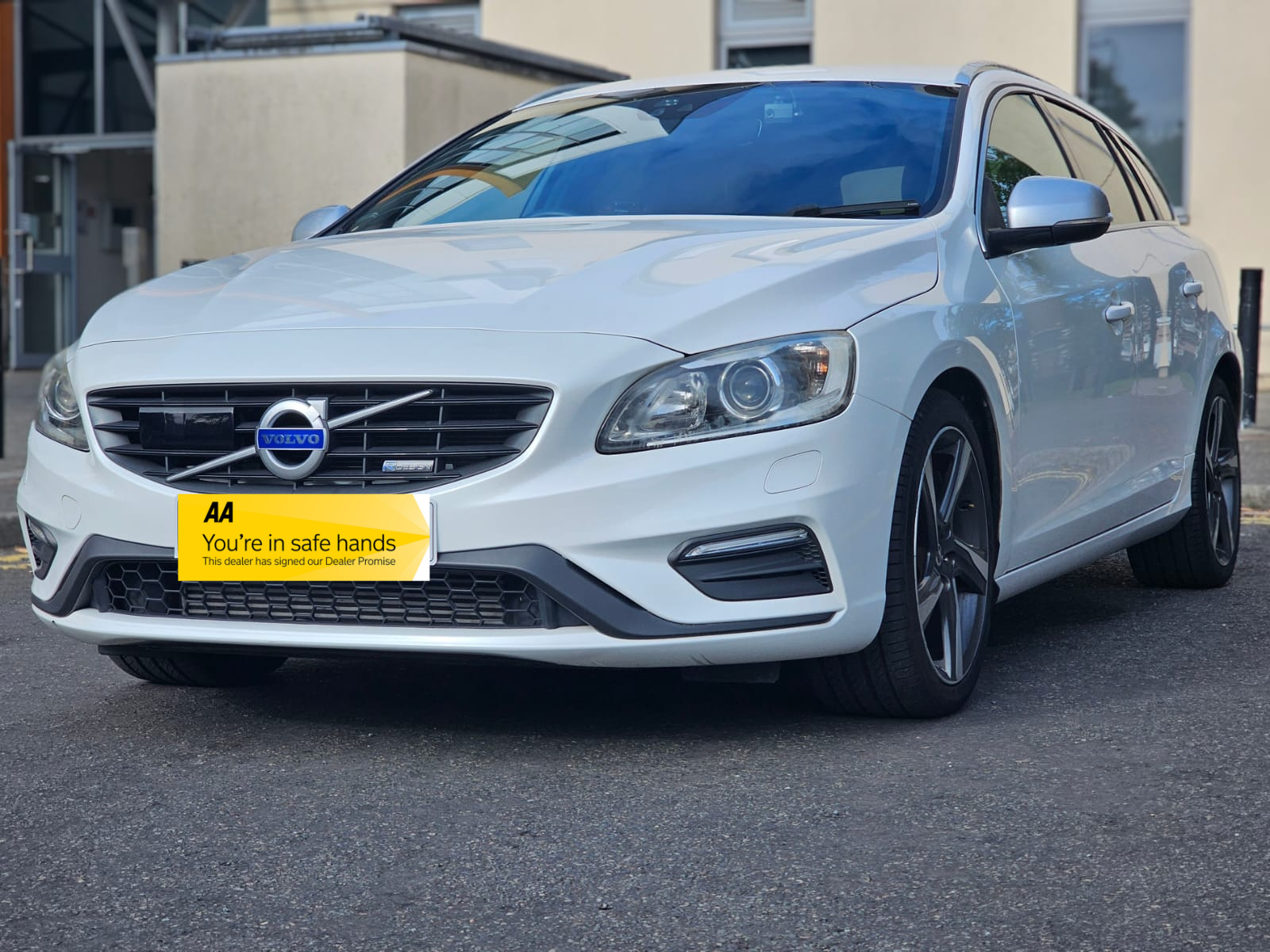 Volvo V60 T5 R-Design | One owner | 37,000 miles