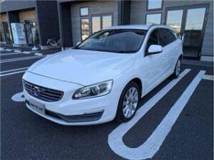 2015 Volvo V60 T4 Luxury Edition – Pearl White | 1.6L Turbo | Automatic
