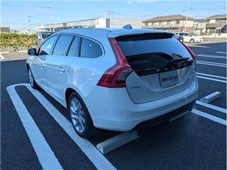 2015 Volvo V60 T4 Luxury Edition – Pearl White | 1.6L Turbo | Automatic