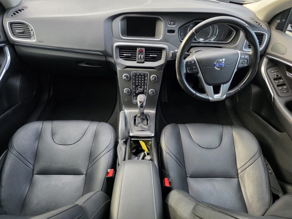Volvo V40 T4 Black