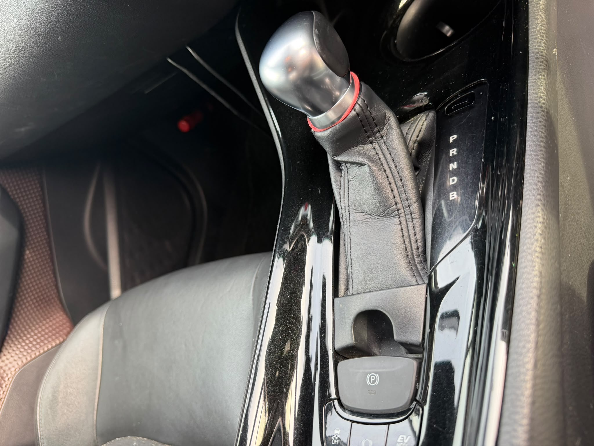 Toyota C-HR Hybrid 2017 1.8